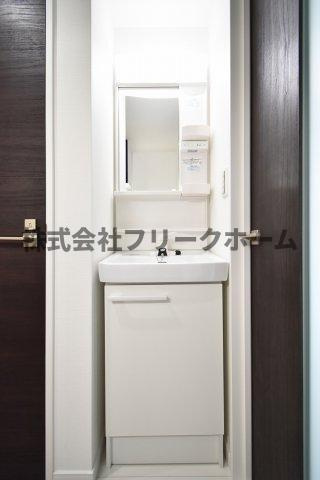 小金井市東町４丁目のアパートの独立洗面台
