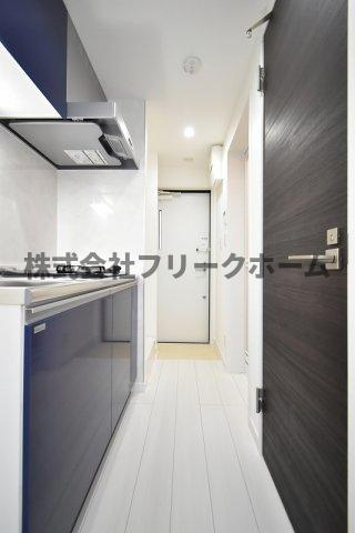 小金井市東町４丁目のアパートの玄関