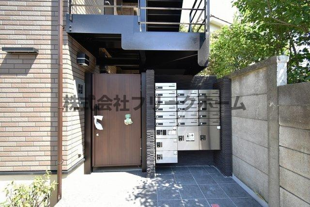 小金井市東町４丁目のアパートのエントランス