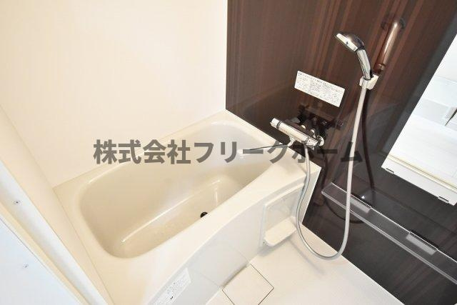 小金井市東町４丁目のアパートの浴室