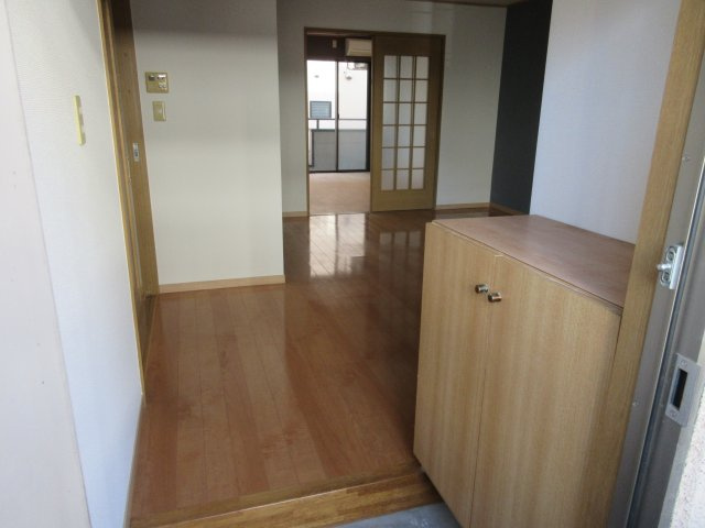 森谷マンションの玄関