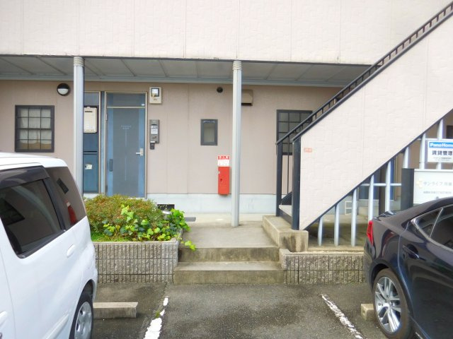 サンライフ川添の外観