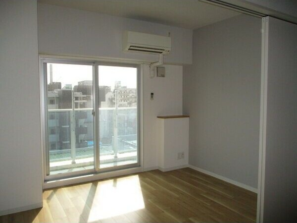 アンジュ栄の洋室