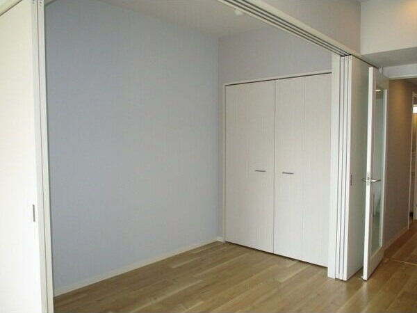 アンジュ栄の洋室