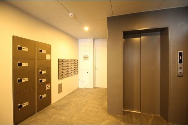 アンジュ栄のエントランス