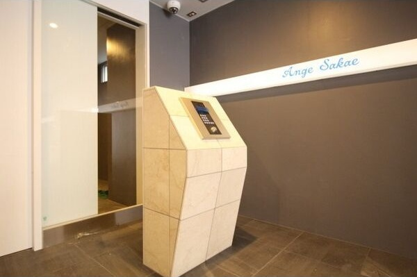 アンジュ栄のエントランス