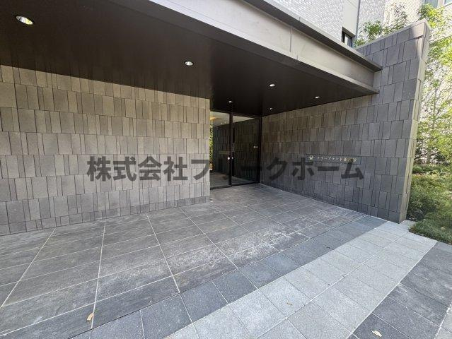 武蔵野市境２丁目の賃貸マンションのエントランス