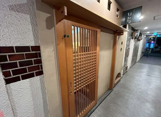 大阪市北区神山町の店舗一部の玄関