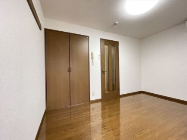 シャンフェルト西落合の寝室|お掃除がしやすいフローリングのお部屋☆（同一仕様写真）