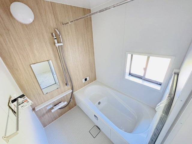 柏市大室新築戸建の浴室|手元で水流切り替えシャワーヘッド・足を伸ばせる広々浴槽で毎日リラックス♪