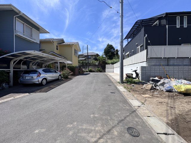 柏市大室新築戸建の前面道路含む現地写真|西側前面道路・幅員約6.1ｍ
