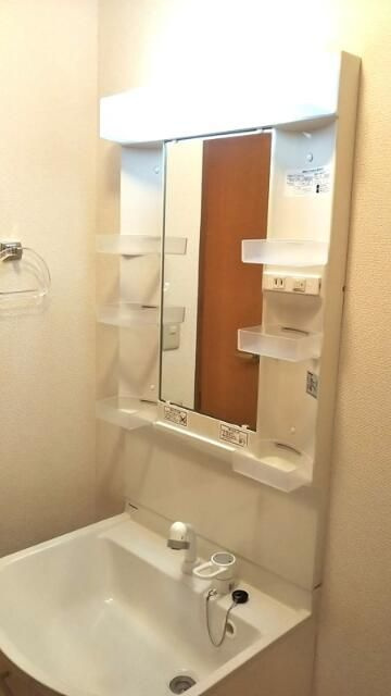 荒川区町屋１丁目のアパートの洗面所