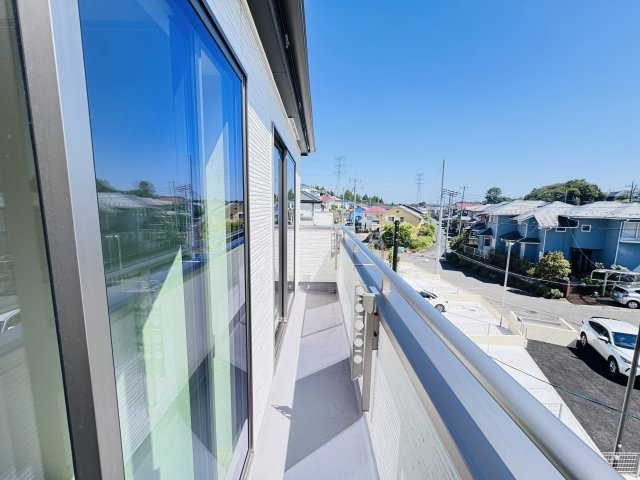 柏市大室新築戸建のバルコニー|南向きワイドバルコニー・日当たり良好♪