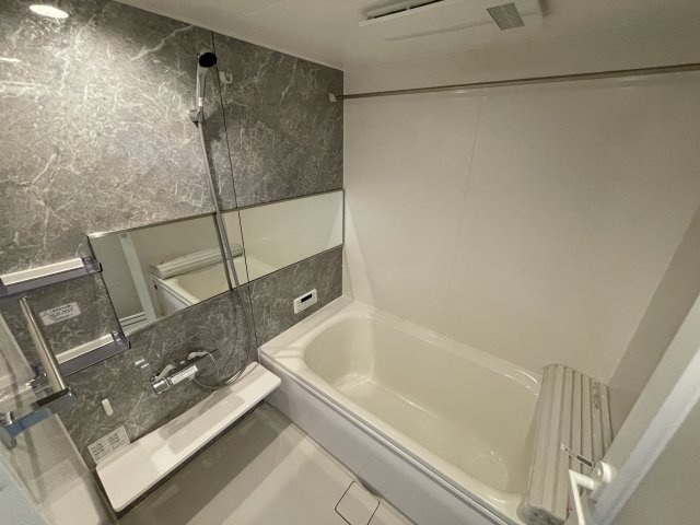 稲城市東長沼の賃貸マンションの浴室
