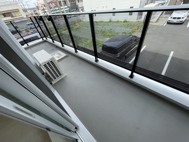 稲城市東長沼の賃貸マンションのバルコニー