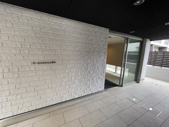 稲城市東長沼の賃貸マンションのロビー