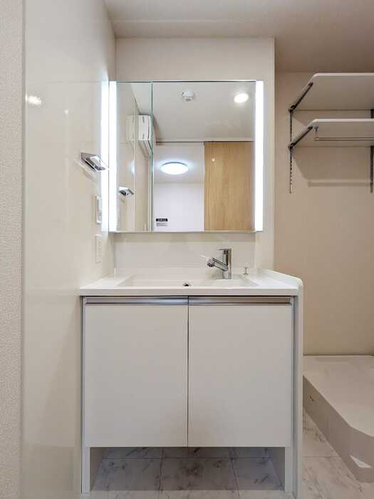 稲城市東長沼の賃貸マンションの洗面所