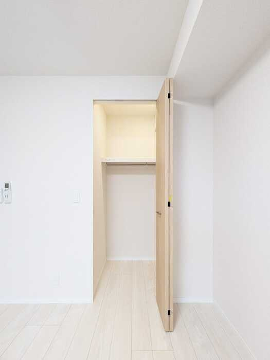 稲城市東長沼の賃貸マンションの収納