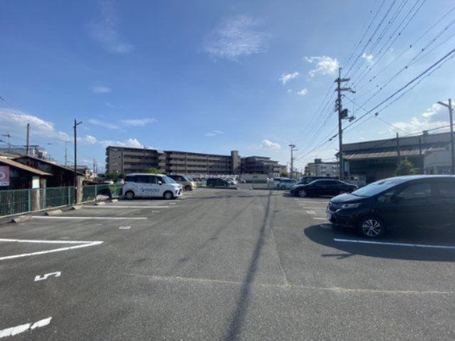 第二小橋モータープールの外観