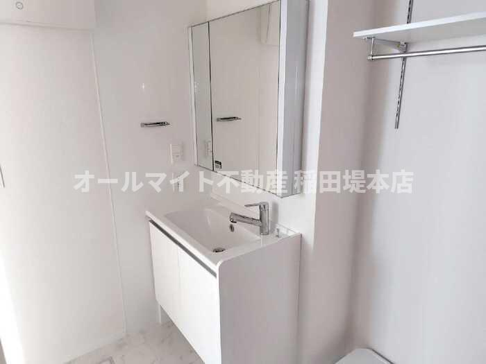 稲城市東長沼の賃貸マンションの洗面所