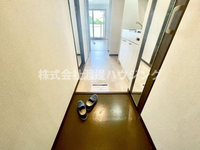 ロイヤルコート千里山の玄関