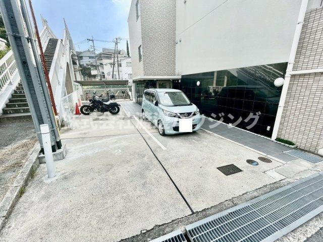 ロイヤルコート千里山のエントランス