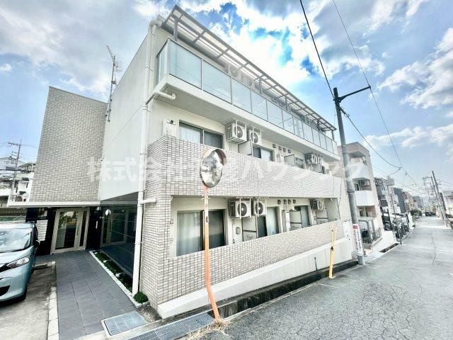 ロイヤルコート千里山の外観