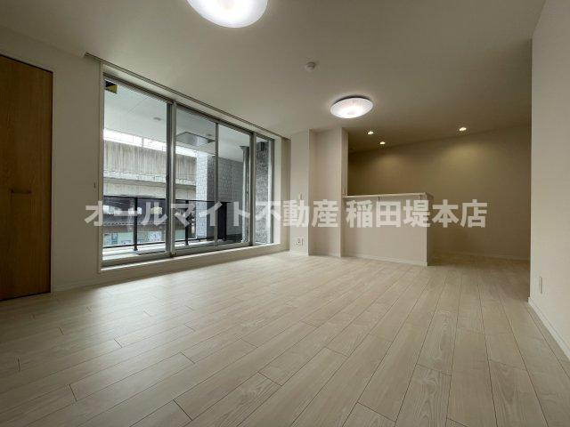 稲城市東長沼の賃貸マンションの居間・リビング