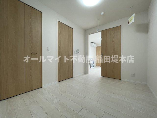 稲城市東長沼の賃貸マンションの居間・リビング