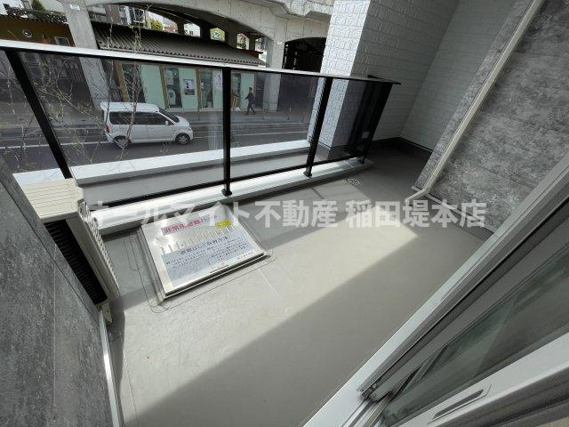 稲城市東長沼の賃貸マンションのバルコニー