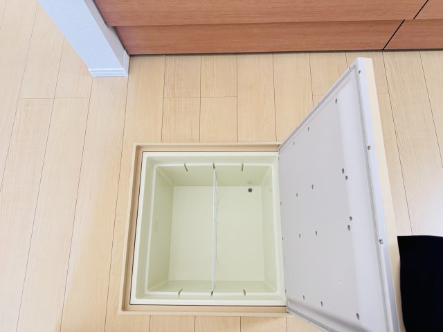 柏市大室新築戸建のキッチン|キッチン床下収納