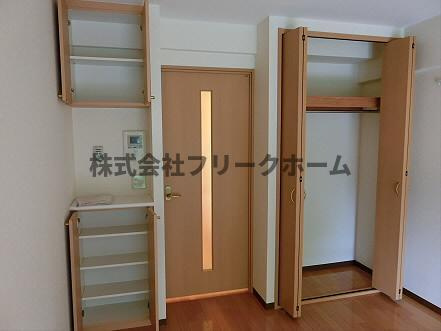 武蔵野市吉祥寺本町２丁目の賃貸マンションの収納