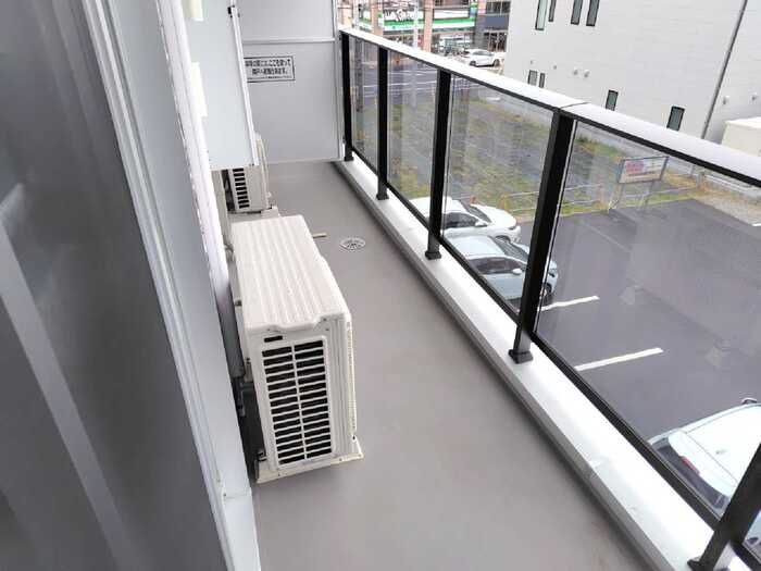 稲城市東長沼の賃貸マンションのバルコニー