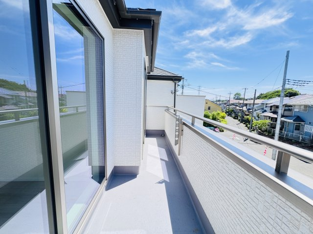 柏市大室新築戸建のバルコニー|南向きワイドバルコニー・日当たり良好♪
