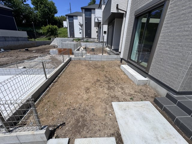 柏市大室新築戸建の庭|リビング前・南側庭スペース