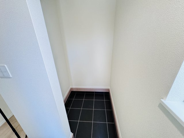 柏市大室新築戸建の玄関|玄関ホール奥・土間収納スペース