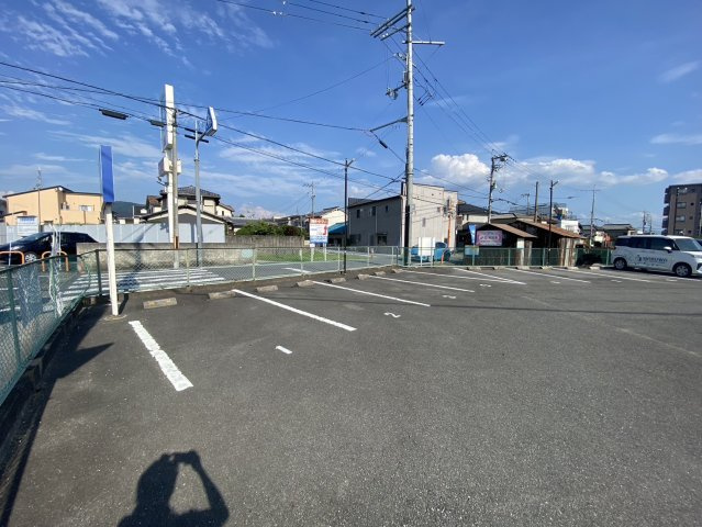 第一小橋モータープールの外観