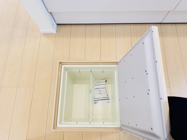 柏市大室新築戸建のキッチン|キッチン床下収納
