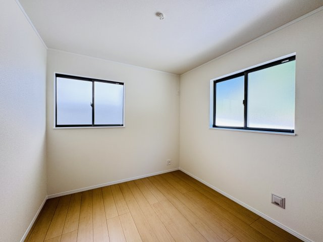 柏市大室新築戸建の洋室|1F5.25帖洋室収納
