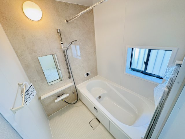 柏市大室新築戸建の浴室|手元で水流切り替えシャワーヘッド・足を伸ばせる広々浴槽で毎日リラックス♪