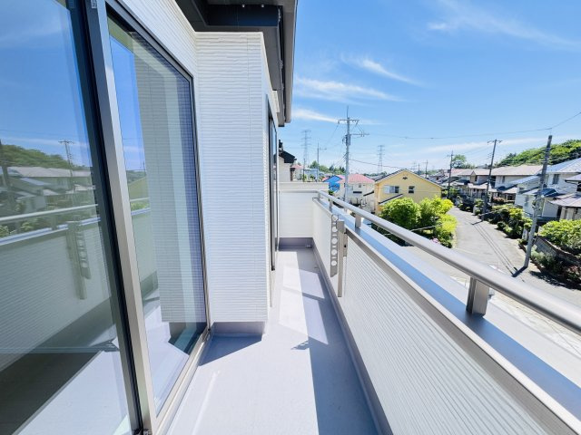 柏市大室新築戸建のバルコニー|南向きワイドバルコニー・日当たり良好♪