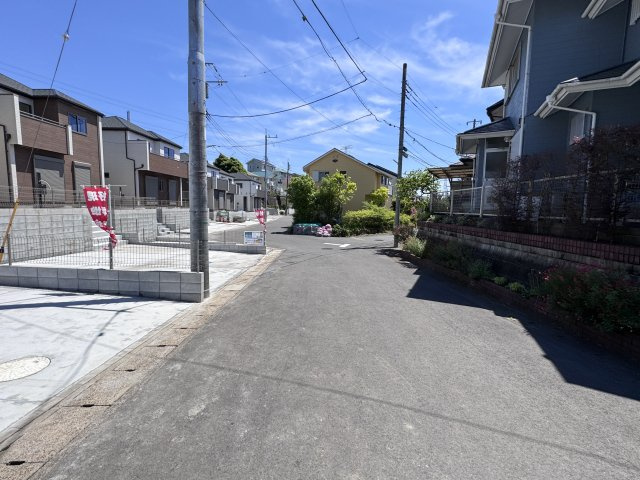 柏市大室新築戸建の前面道路含む現地写真|南側前面道路・幅員約5.9ｍ