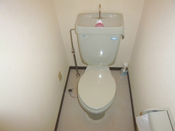 シンプルで使いやすいトイレです♪