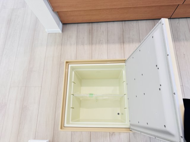 柏市大室新築戸建のキッチン|キッチン床下収納