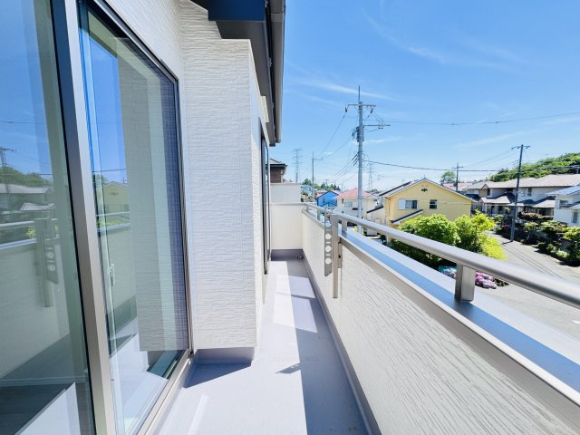 柏市大室新築戸建のバルコニー|南向きワイドバルコニー・日当たり良好♪