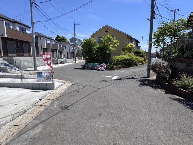 柏市大室新築戸建の前面道路含む現地写真|南側前面道路・幅員約5.9ｍ