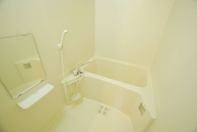 レオパレスイーグルⅤの浴室|落ち着いた空間のお風呂です