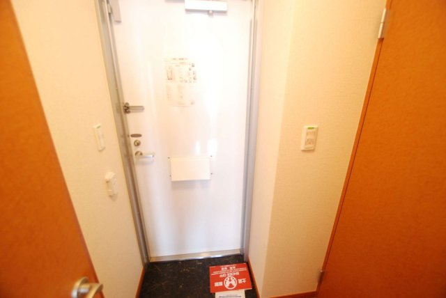 レオパレスイーグルⅤの玄関|きれいな玄関です