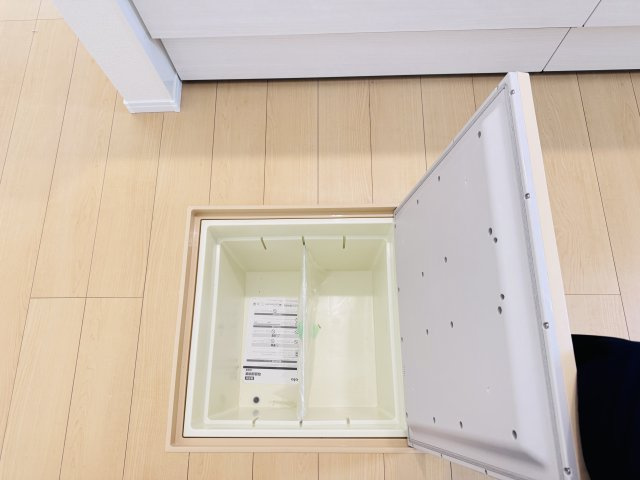 柏市大室新築戸建のキッチン|キッチン床下収納