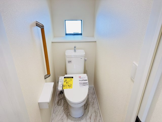 柏市大室新築戸建のトイレ|温水洗浄暖房便座つきトイレ
